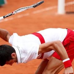 Djokovic recupera el mal genio para contener a Bautista