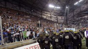 La Policía tuvo que intervenir en el Marsella-Lyon.