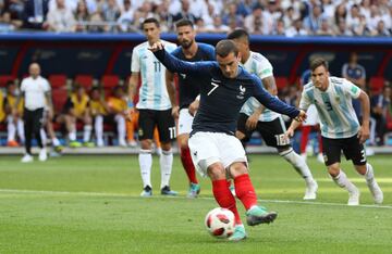 Antoine Griezmann marca el 1-0 de penalti.