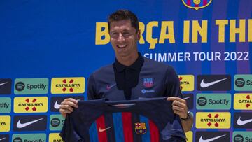 El exguardameta del conjunto alem¨¢n y actual CEO revel¨® c¨®mo fue el proceso de venta de Lewandowski y habl¨® sobre la transici¨®n en esta nueva etapa del Bayern.