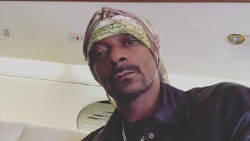 La excentricidad de Snoop Dogg: paga una fortuna a un hombre que lía sus porros