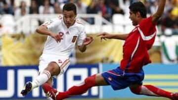 <b>GOLEADOR. </b>Rodrigo marcó los dos primeros goles del encuentro y fue el mejor futbolista de la Roja.