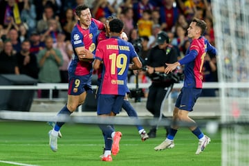 1-0. Robert Lewandowski celebra el primer tanto que anota en el minuto 7 de partido.