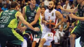 Spanoulis supera a la defensa malague&ntilde;a.