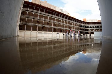 Varios pelotaris juegan a la pelota vasca durante la inauguración del Centro de Interpretación del frontón Beti Jai, un edificio histórico construido en 1894 en Madrid. Tras su reapertura en marzo, la inauguración culmina la recuperación del inmueble, que fue declarado Bien de Interés Cultural por la Comunidad de Madrid en 2011.
