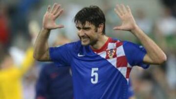 Croatian defender Vedran Corluka (R) and Croatian forward Nikica Jelavic celebrate at the end of the Euro 2012 championships football match Republic of Ireland vs Croatia on June 10, 2012 at the Municipal Stadium in Poznan. Croatia won 3 to 1.            AFP PHOTO / ODD ANDERSEN