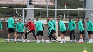 GRAFCAV1714. LEZAMA (BIZKAIA), 10/12/2024.-Los jugadores del Athletic preparan este martes el partido de Liga Europa del miércoles ante el Fenerbahce en Estambul, y posterior viaje a la ciudad turca. EFE/ Luis Tejido