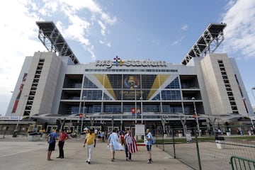 Color de los hinchas llegando  en el NRG Stadium en  Houston. 