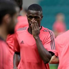 Rivaldo: "Si Vinicius no está jugando, no es por protegerle"