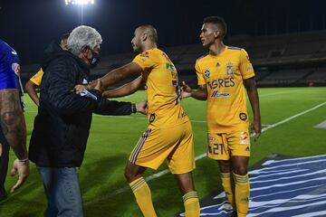 Cruz Azul y Tigres se olvidaron de la sana distancia en la 'Copa por México'