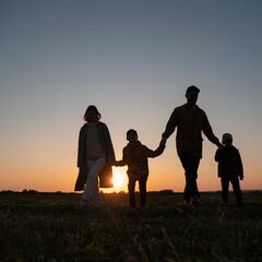 Así es el modelo de familia ‘helicóptero’ que se extiende por España