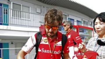 Fernando Alonso centraba ayer el interés de los afi cionados en el circuito de Suzuka debido a su posible marcha de Ferrari.