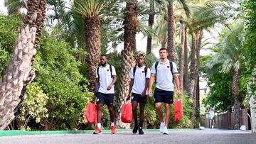 Los Williams con Vivian en Elche antes del partido.