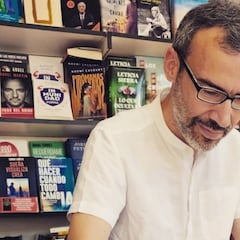 Jorge Corrales, escritor, sobre el homenaje de Leiva a Robe en TVE: “Es una pasada. Hace el truco del espejo”