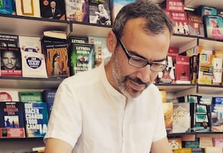 Jorge Corrales, escritor, sobre el homenaje de Leiva a Robe en TVE: “Es una pasada. Hace el truco del espejo”