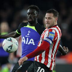 Galatasaray avanza por Davinson: Ya habría oferta a Tottenham