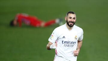 Benzema celebra su gol contra el Granada.