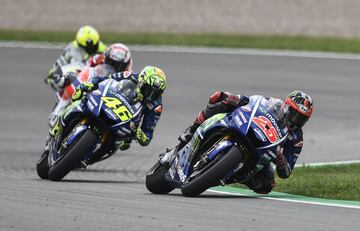 Maverick Viñales y Valentino Rossi