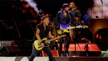 La caída de Bruce Springsteen durante su concierto en Ámsterdam