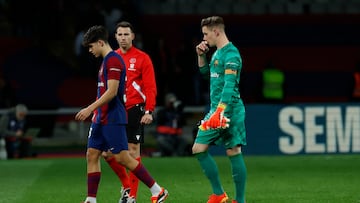 Ter Stegen abandona el campo tras finalizar el partido entre Barcelona y Almería.