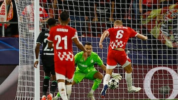 Soccer Football - Champions League - Girona v Feyenoord - Estadi Montilivi, Girona, Spain - October 2, 2024 Girona's Donny van de Beek scores their second goal REUTERS/Albert Gea