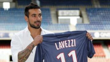 7. Ezequiel Lavezzi llegó al PSG por alrededor de 31 millones de euros, pero no logró ser ídolo como en Napoli