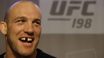 La sonrisa sin dientes de Patrick Cummins, atracción del media day previo a la UFC 198.