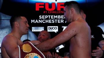 Hughie Fury empuja a Joseph Parker tras el pesaje.