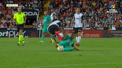 La grosera falta de Casemiro que no vio la tarjeta roja