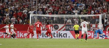 2-0. André Silva marcó el segundo gol.