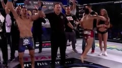 El luchador de MMA Andrew Whitney golpea a una azafata