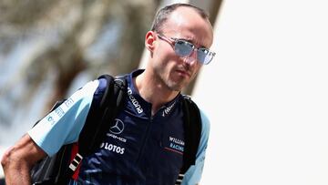 ABU DHABI, UNITED ARAB EMIRATES - NOVEMBER 24: Robert Kubica of Poland and Williams walks in the Paddock before final practice for the Abu Dhabi Formula One Grand Prix at Yas Marina Circuit on November 24, 2018 in Abu Dhabi, United Arab Emirates.  (Photo by Charles Coates/Getty Images)