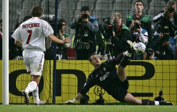 The Polish goalkeeper will go down in Liverpool history for stopping two penalties in the shootout against Milan in the Champions League final in 2005. After losing his place to Pepe Reina, he went to Madrid, where he played for 4 seasons before his retir