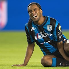 Reconocen indisciplina de Ronaldinho en Gallos: “Sí, tomó cervezas”