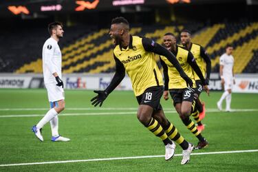 El delantero camerunés del Young Boys suizo ha conseguido treinta y seis goles a puerta cerrada. En lo que va de campaña ha marcado 19, pero en el tramo final de la pasada consiguió 17. La temporada pasada, antes del parón de las competiciones llevaba 24. 