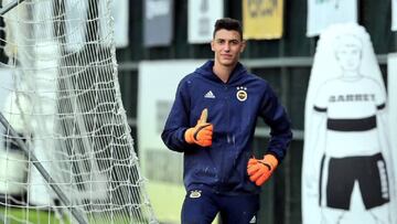 Berke Özer, con el Fenerbache