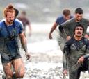 Entrenamiento de Super Rugby entre agua y barro