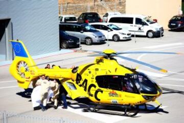 El piloto español de McLaren, Fernando Alonso, evacuado en helicóptero tras un accidente durante la cuarta tanda de entrenamientos de pretemporada del Mundial de Fórmula Uno, que se realiza en el Circuito de Cataluña.