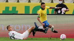 Neymar supara a Zabala.