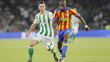 Kondogbia, en un lance del encuentro disputado ante el Betis esta temporada.