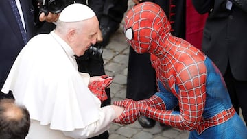 Papa Francisco y SpiderMan