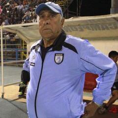 Acosta amenaza con irse y en Iquique dicen que no hay dinero