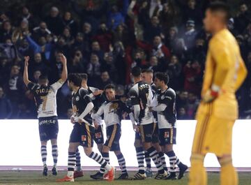 1-1. Álvaro Romero celebró el gol del empate.