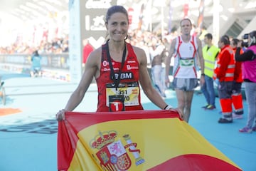 Elena Loyo terminó en 2h30:56, primera española en meta. Mejor marca personal.