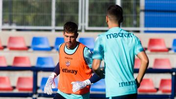 Aitor Fernández durante la pretemporada del Levante.