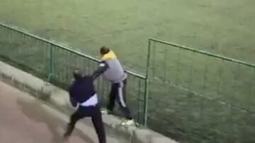 Imagen de la pelea entre los dos padres.
