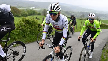 Pogacar, durante su reconocimiento de Lieja en la Redoute.