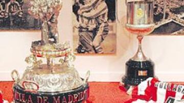 <b>EN HONOR A LA MEMORIA. </b>El Museo del Atlético guardará en sus vitrinas toda la historia rojiblanca, con sus trofeos y las camisetas, botas y fotografías de sus jugadores.