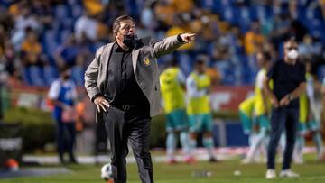 Miguel Herrera con saldo muy negativo en Clásicos Regios