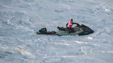 Nazare (Portugal), 22/01/2024.- Portuguese surfer Joao de Macedo leaves the sea after crashing a wave during the WSL Tudor Nazare Big Wave Challenge at Praia do Norte in Nazare, Portugal, 22 January 2024. EFE/EPA/CARLOS BARROSO